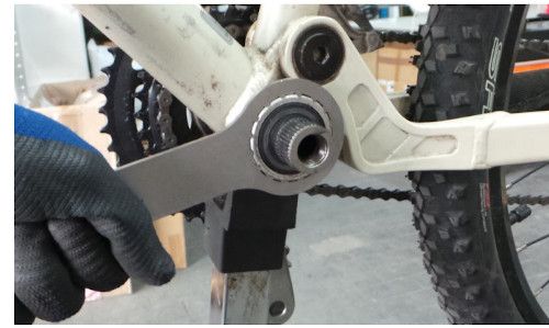 Outil de montage BBS Montage d'un moteur BBS sur un vélo